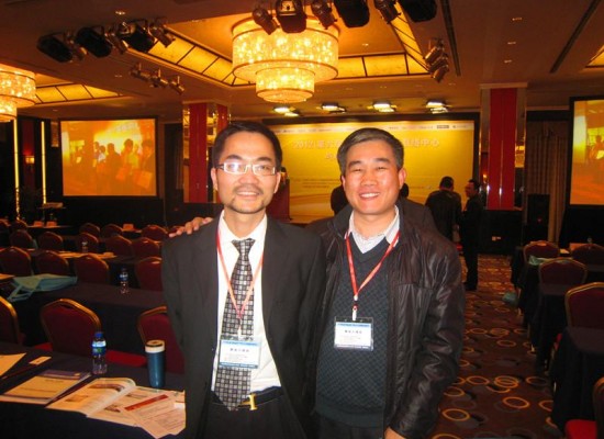 與中國呼叫中心與BPO產(chǎn)業(yè)聯(lián)盟（CNCBA）主席顏曉濱合影