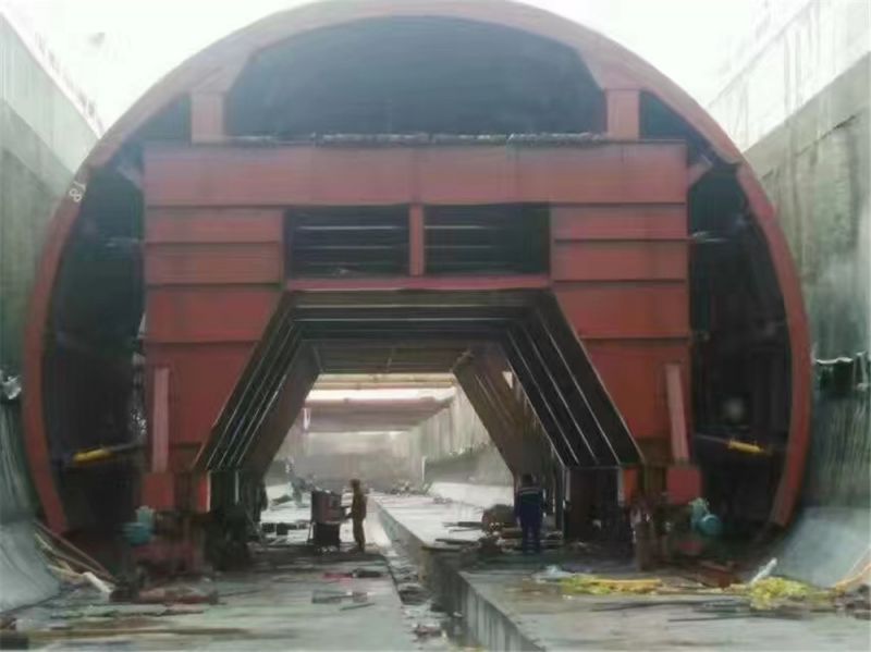 什么是冷彎機？